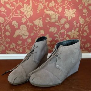 🌟MOVING SALE🌟 TOMS Desert Wedge Bootie
